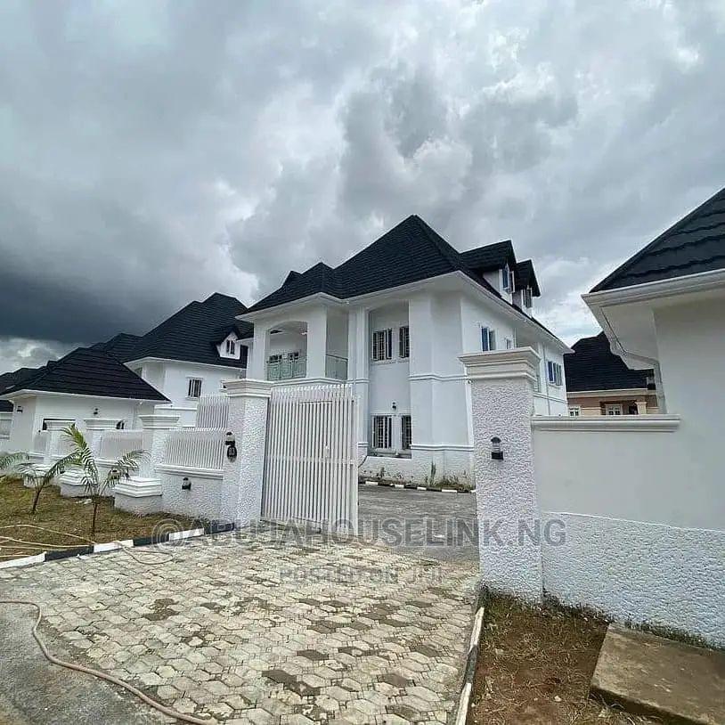 Furnished 6bdrm Duplex in Gwarinpa for sale in Gwarinpa