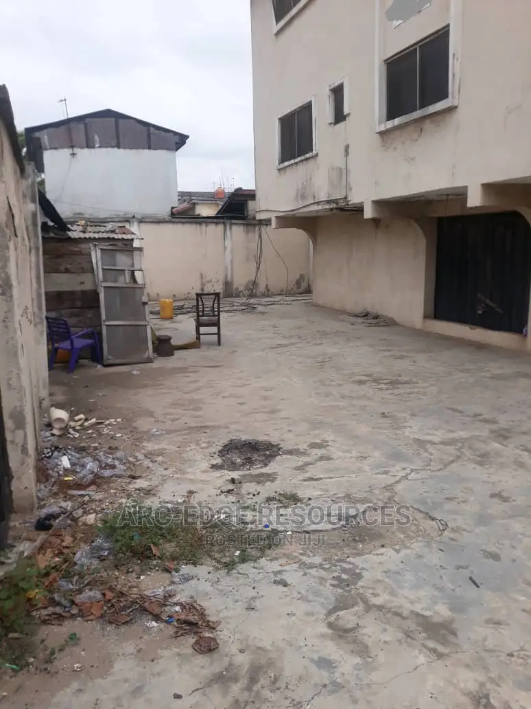 Commercial Block of 6flats of 3bedrooms With Big Warehouse in Ago Palace