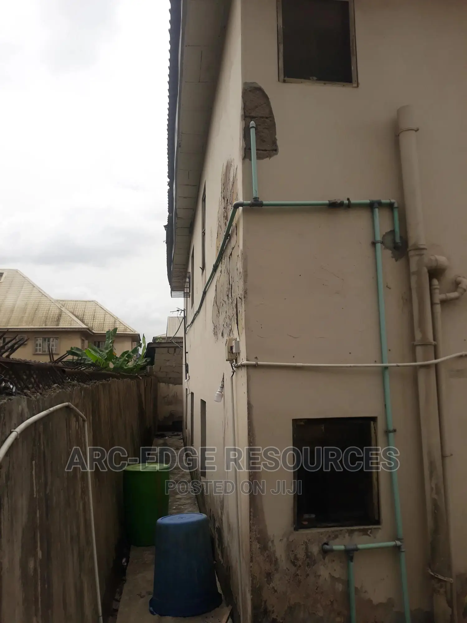 Commercial Block of 6flats of 3bedrooms With Big Warehouse in Ago Palace