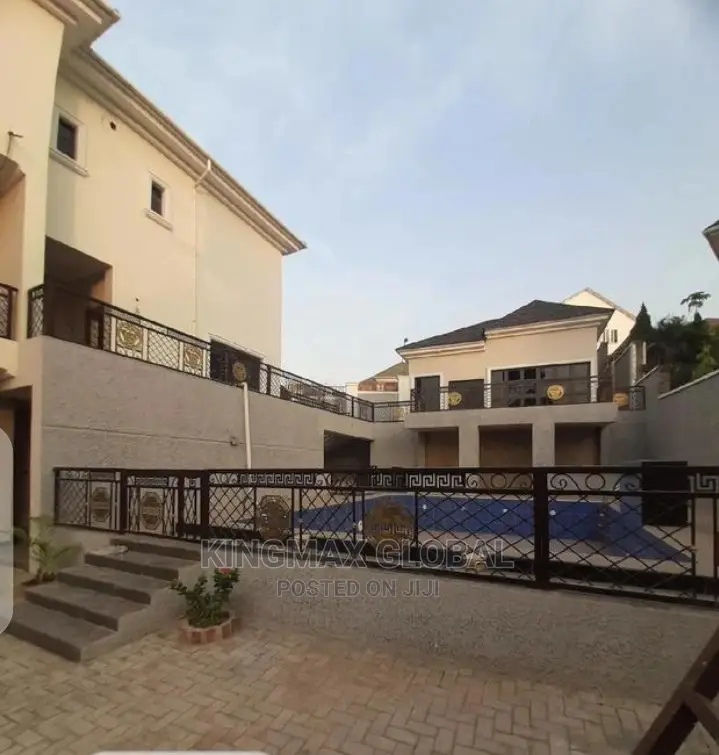 8bdrm Duplex in Guzape District for Sale in Guzape District