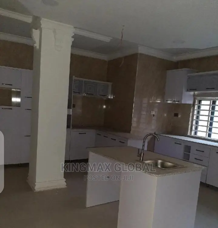 8bdrm Duplex in Guzape District for Sale in Guzape District