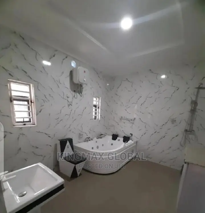 8bdrm Duplex in Guzape District for Sale in Guzape District