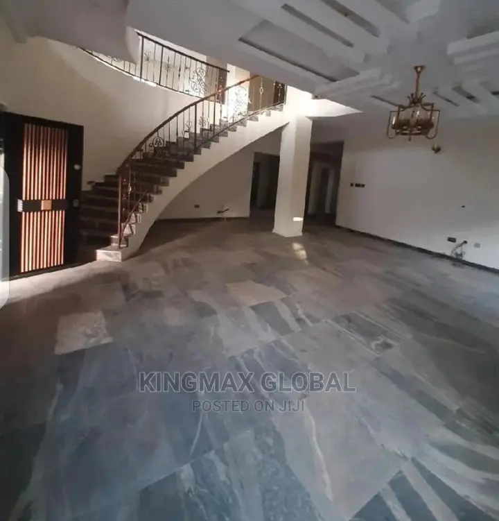 8bdrm Duplex in Guzape District for Sale in Guzape District