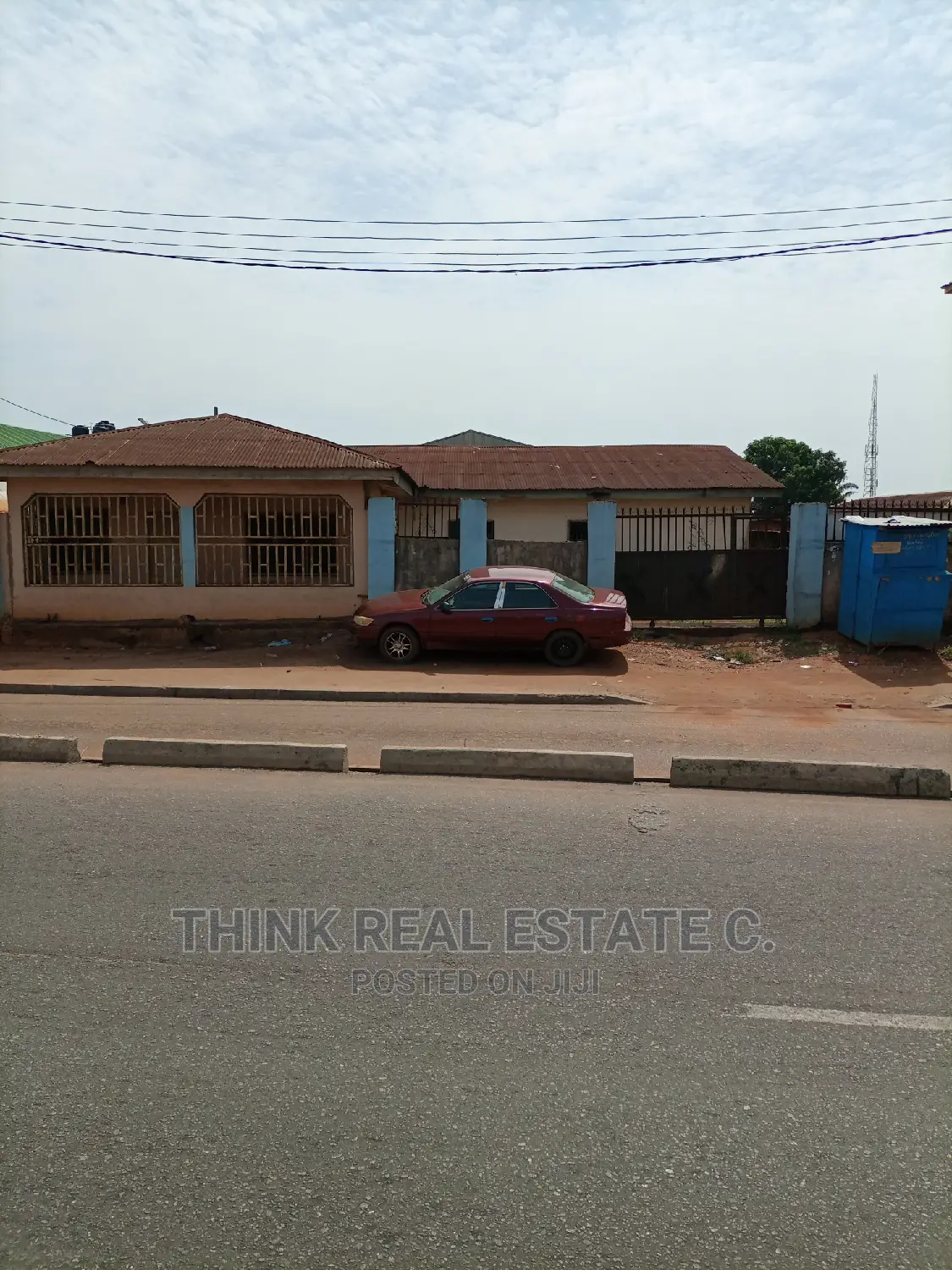 100/200 at Isihor,Along the Tarred Road for Sale in Benin City