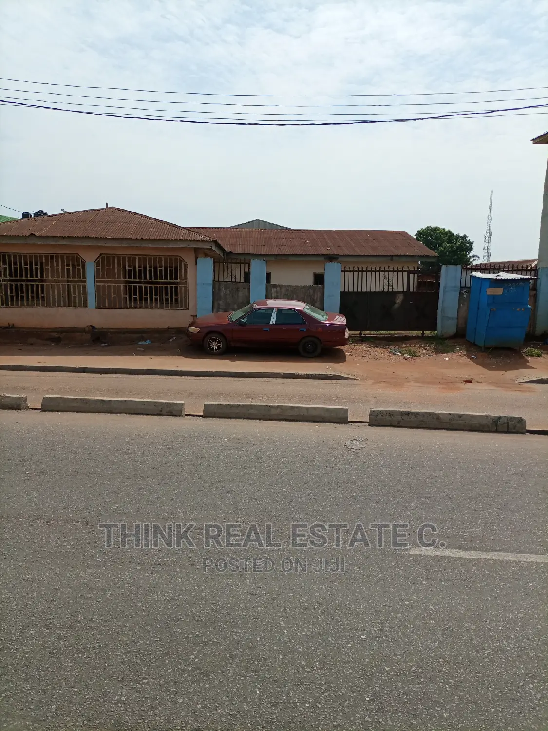 100/200 at Isihor,Along the Tarred Road for Sale in Benin City