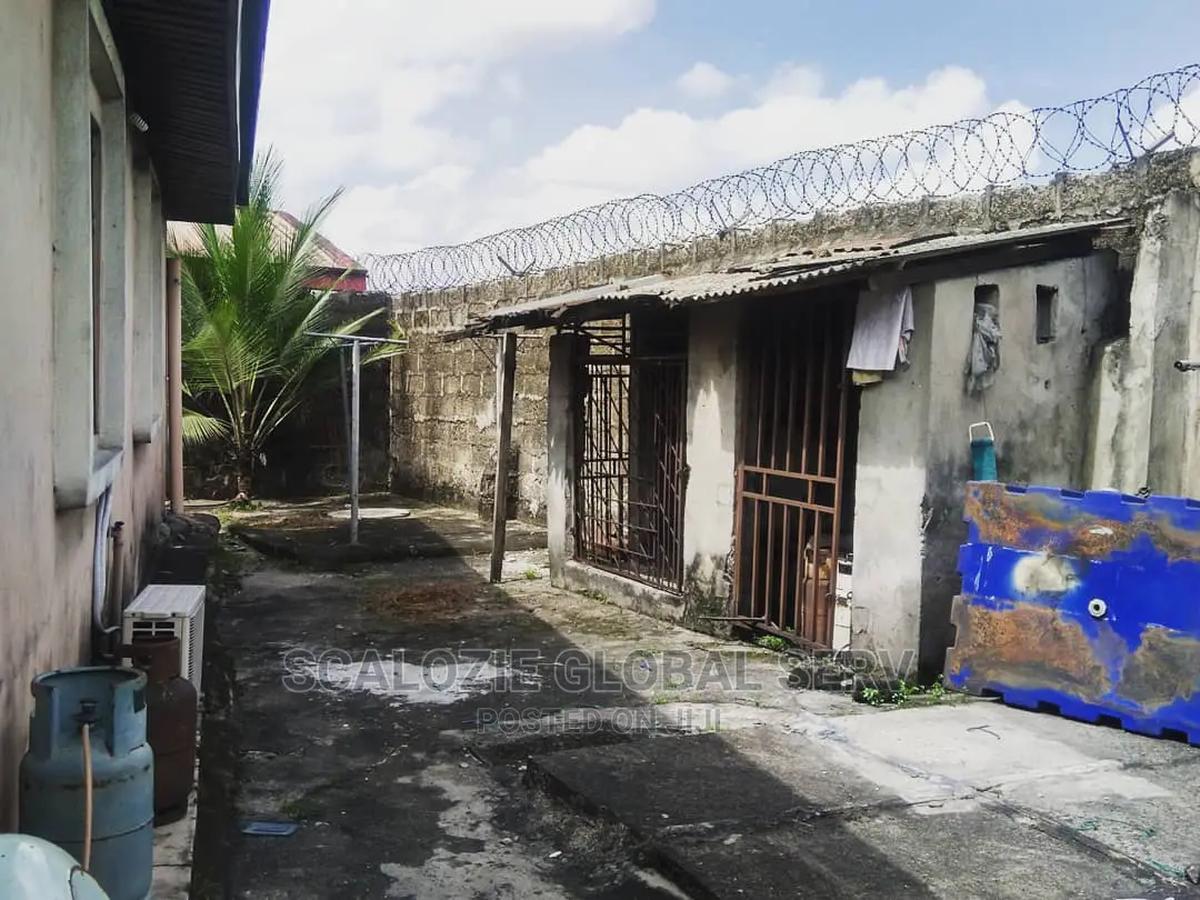 Large Property Comprising of 4 Bedroom Bungalow on 4 Plots in Port-Harcourt
