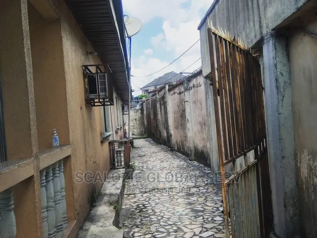 Large Property Comprising of 4 Bedroom Bungalow on 4 Plots in Port-Harcourt