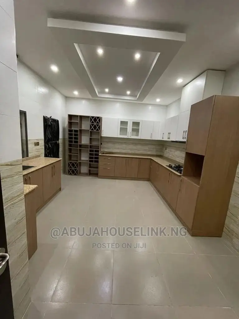 Furnished 4bdrm Duplex in Guzape Abuja for sale in Guzape District