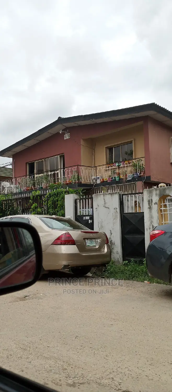 3bdrm Block of Flats in Surulere for sale in Surulere