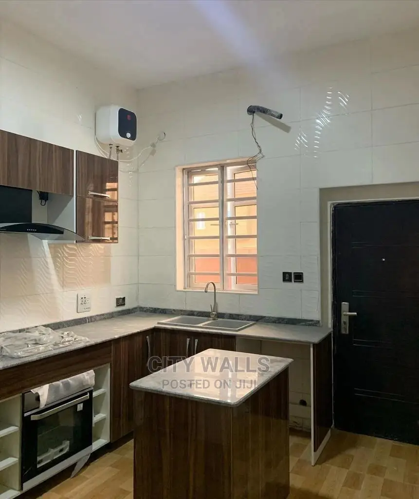 4bdrm Townhouse/Terrace in Leon Homes, Chevron for Sale in Chevron