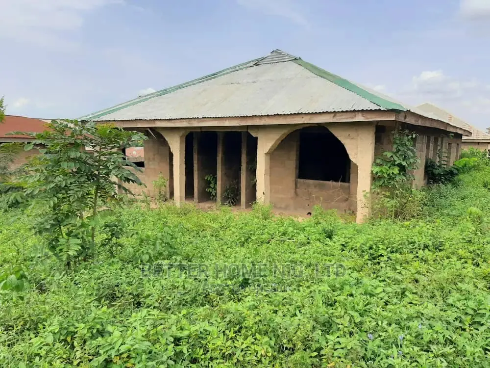 4bdrm Bungalow in Nigarite Estate, Oluyole for sale in Oluyole