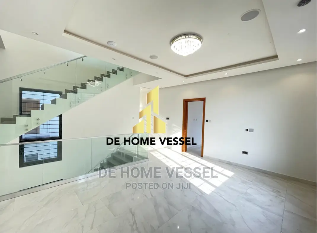 5bdrm Duplex in Lekki Phase 1 for Sale in Lekki Phase 1