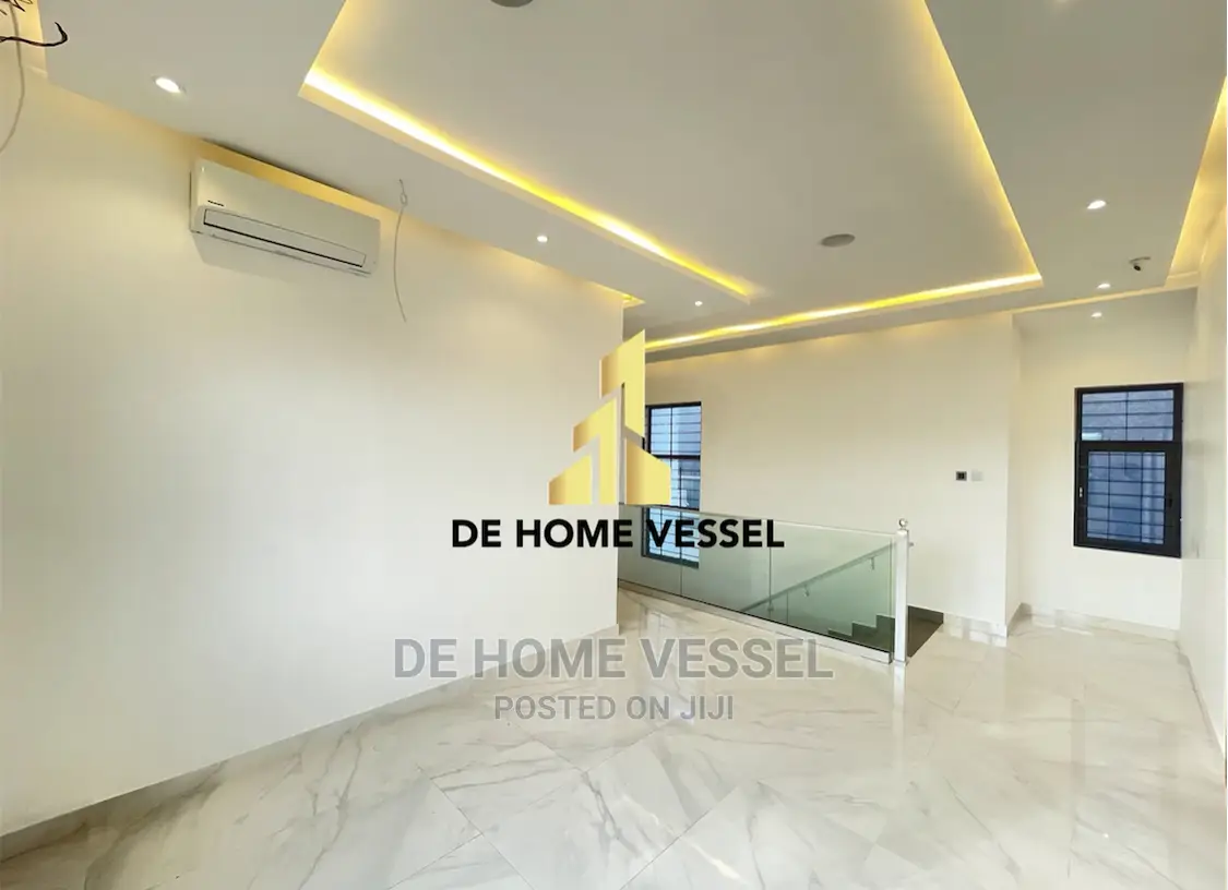 5bdrm Duplex in Lekki Phase 1 for Sale in Lekki Phase 1