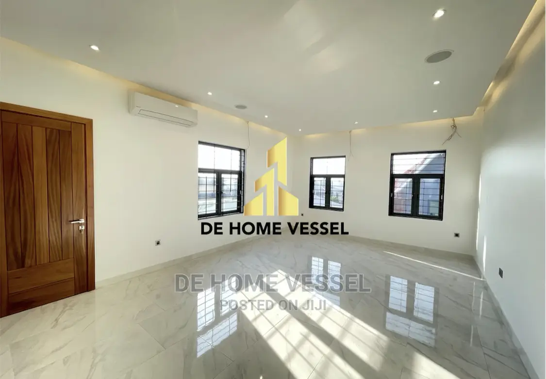 5bdrm Duplex in Lekki Phase 1 for Sale in Lekki Phase 1