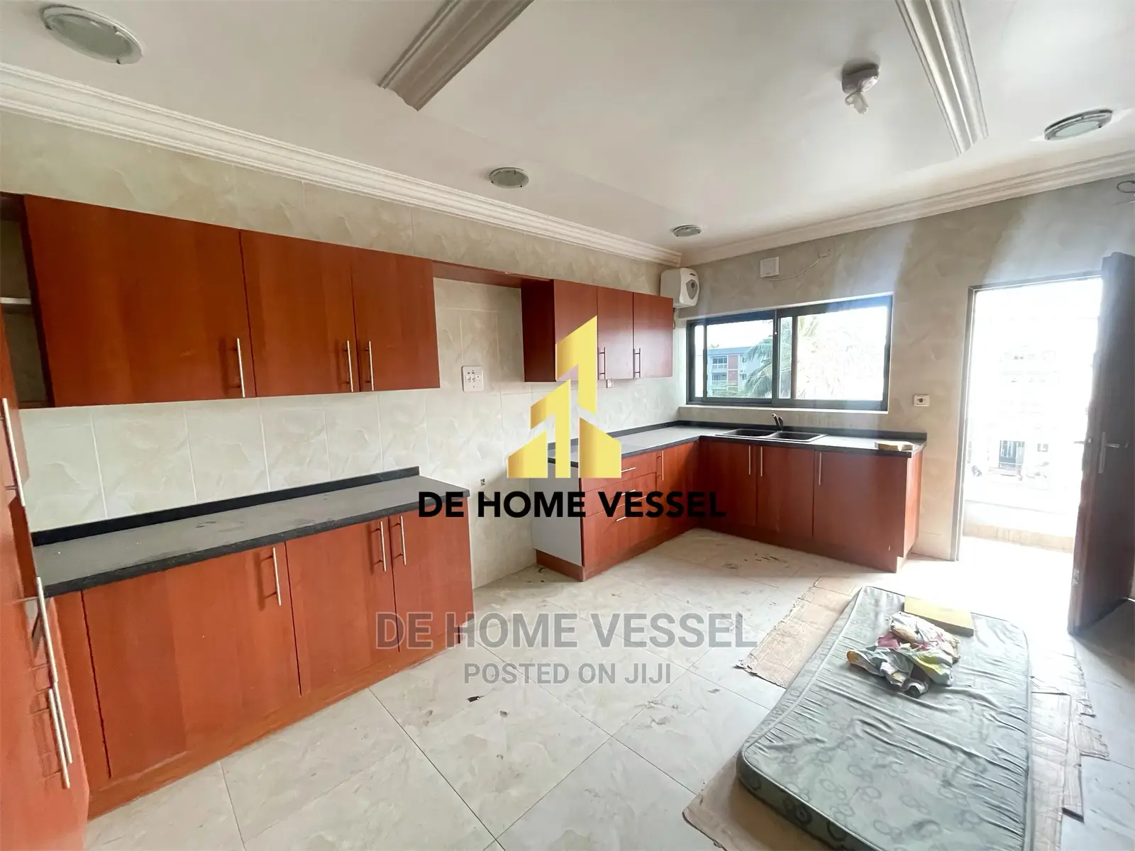 3bdrm Block of Flats in Old Ikoyi for Sale in Old Ikoyi