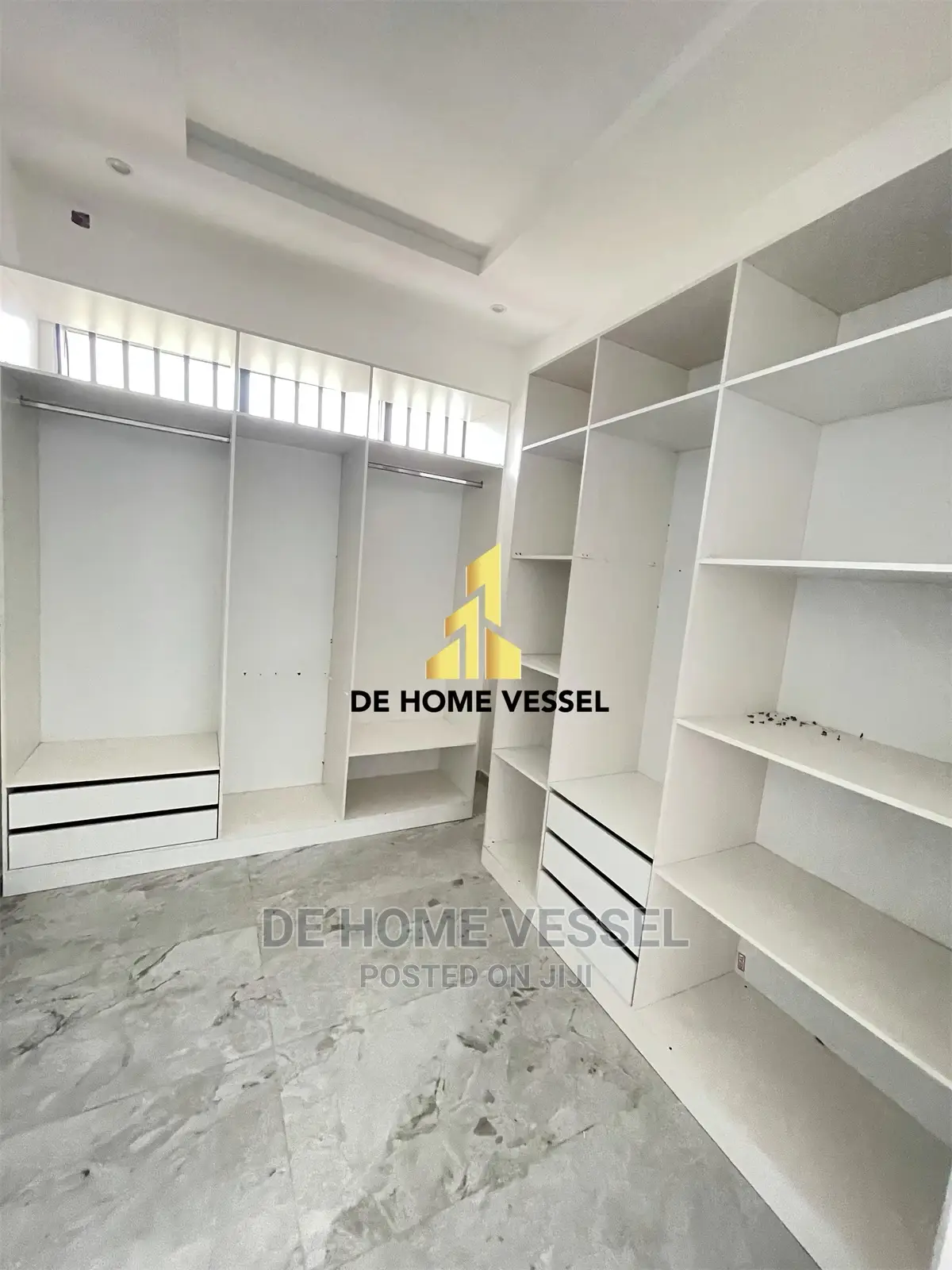 5bdrm Duplex in Chevron for Sale in Chevron
