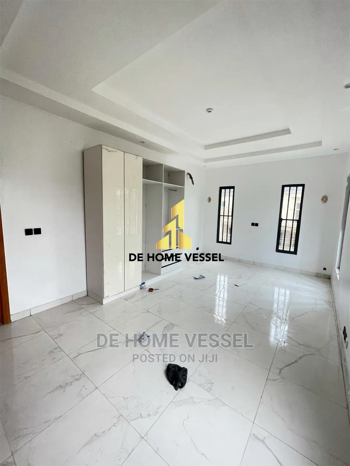 5bdrm Duplex in Chevron for Sale in Chevron