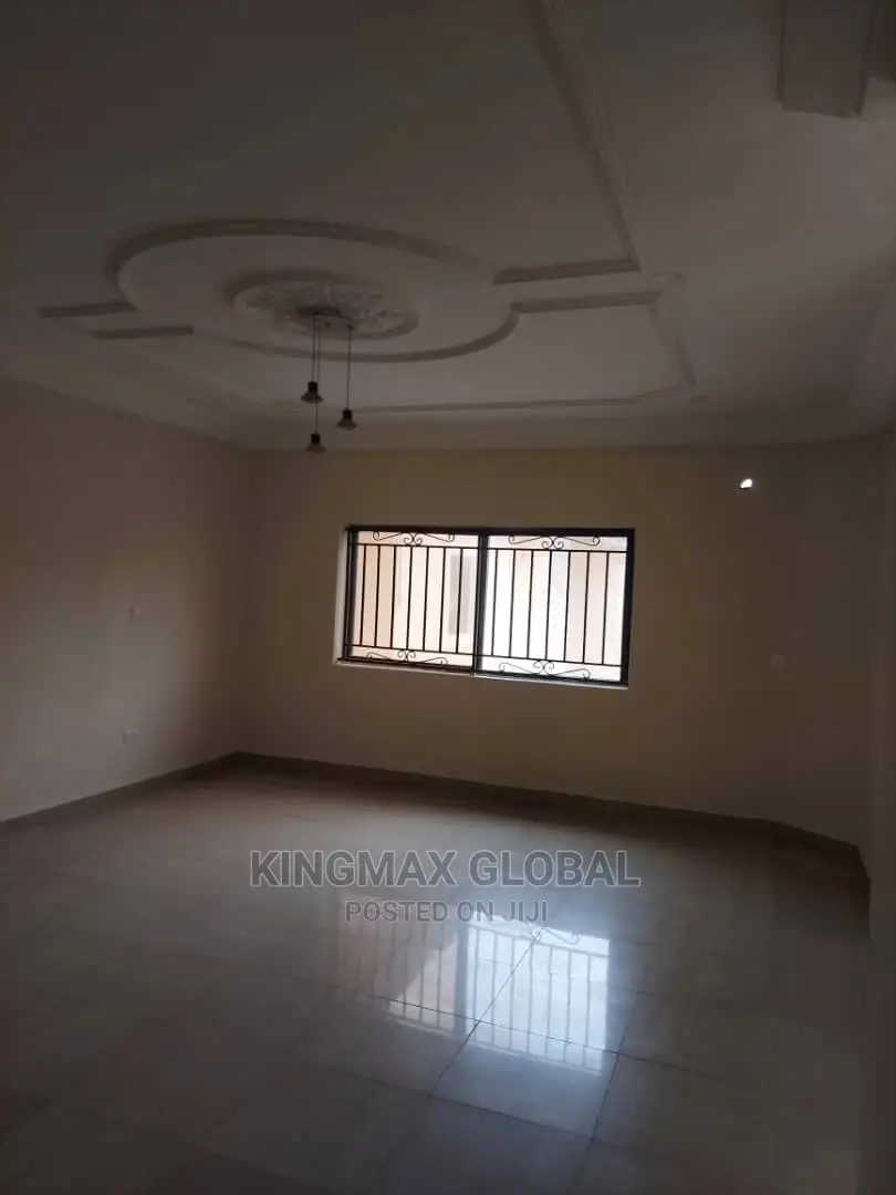 3bdrm Apartment in Gwarinpa Estate Off for sale in Gwarinpa