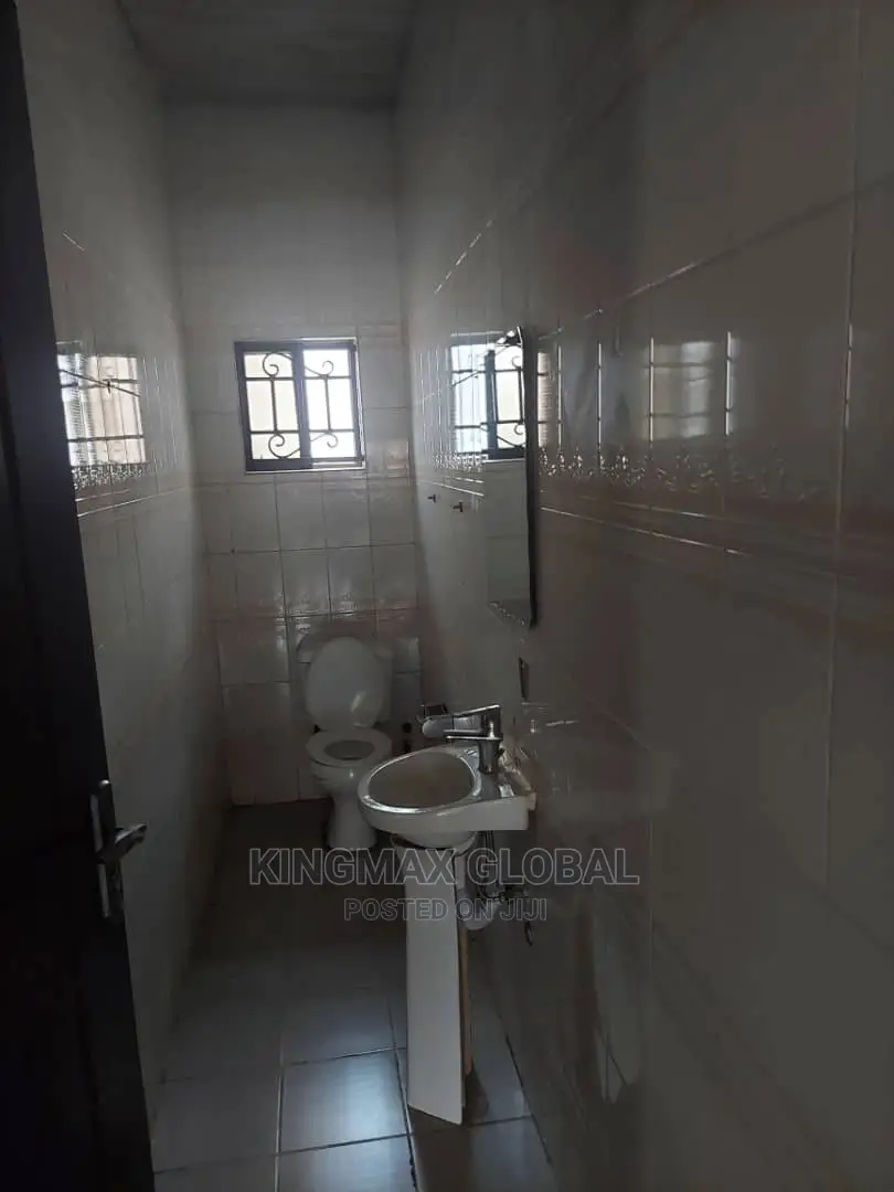 3bdrm Apartment in Gwarinpa Estate Off for sale in Gwarinpa