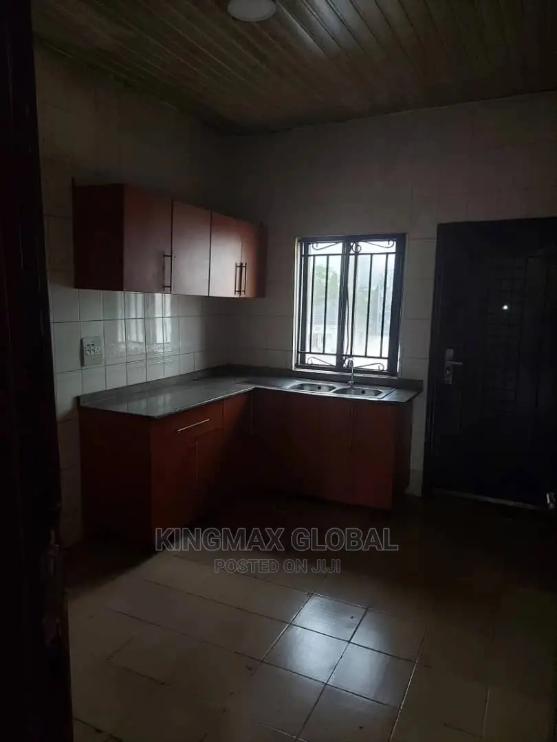 3bdrm Apartment in Gwarinpa Estate Off for sale in Gwarinpa