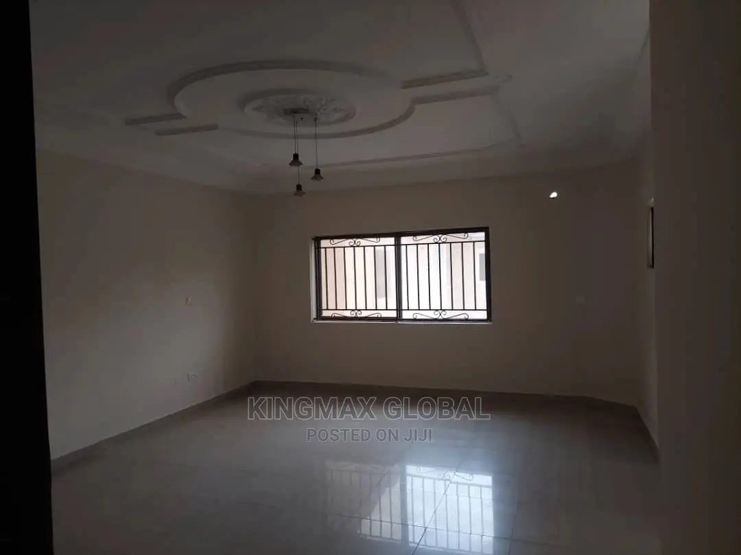 3bdrm Apartment in Gwarinpa Estate Off for sale in Gwarinpa