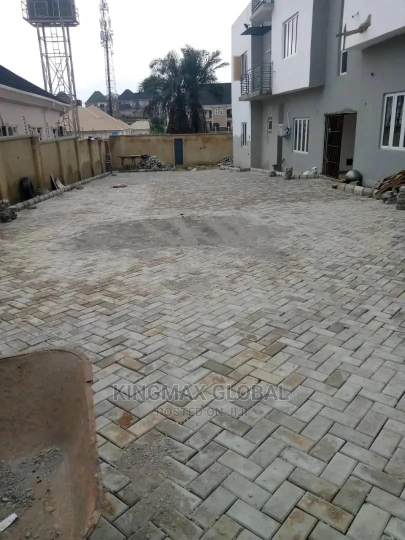 3bdrm Apartment in Gwarinpa Estate Off for sale in Gwarinpa