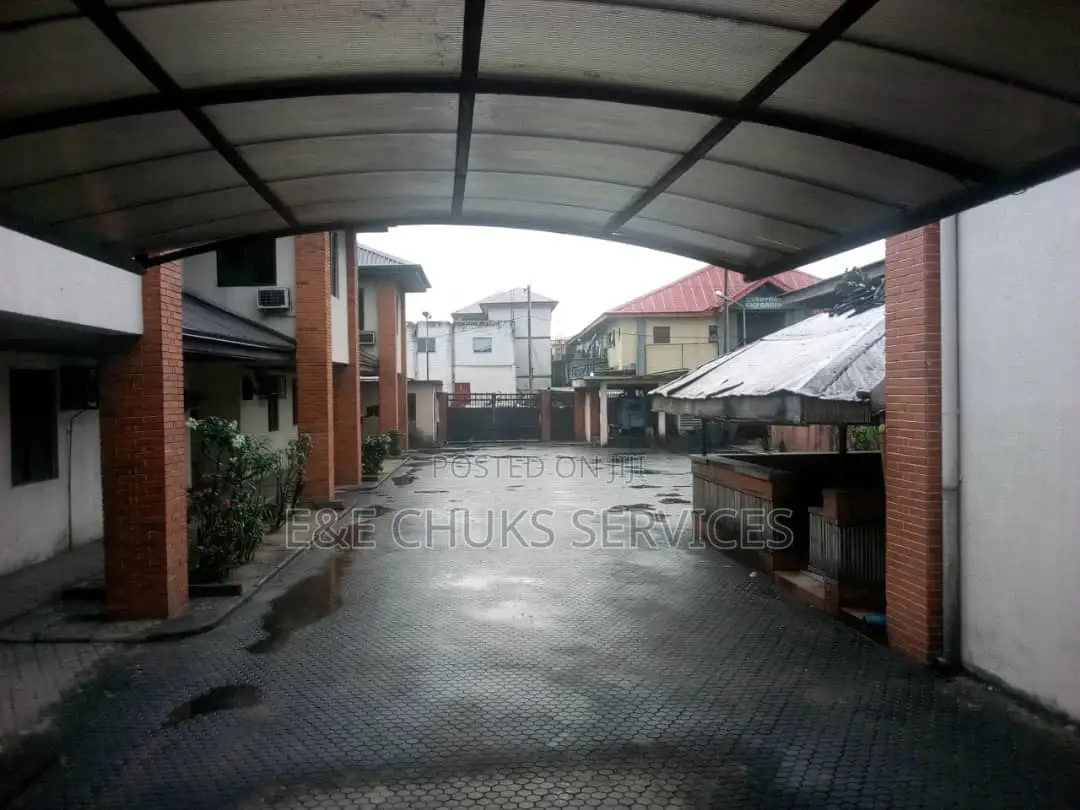 Standard 21 Rooms Hotel at Gra Portharcourt in Obio-Akpor