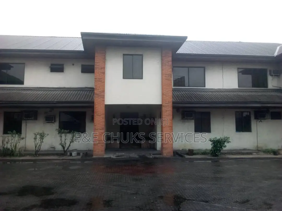 Standard 21 Rooms Hotel at Gra Portharcourt in Obio-Akpor