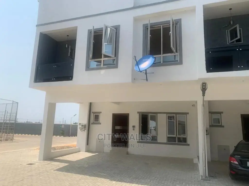 4bdrm Townhouse / Terrace in Victoria Crest, Chevron for rent in Chevron