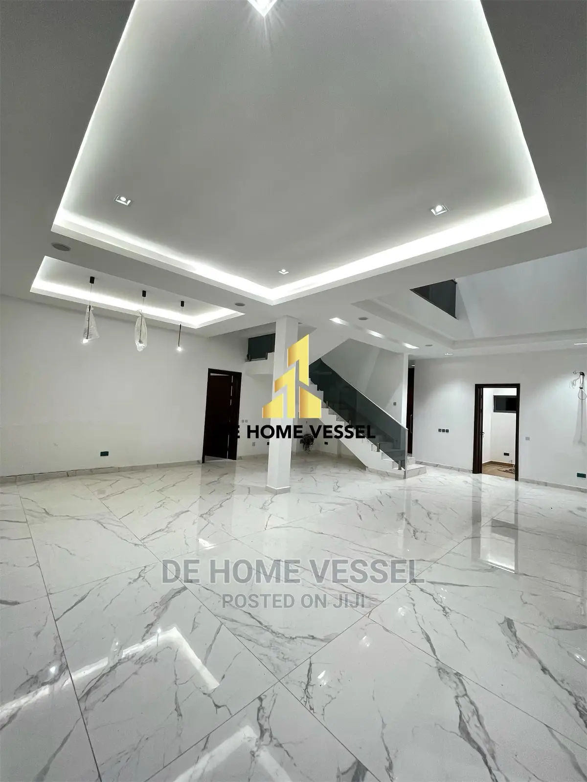 5bdrm Duplex in Chevron for Sale in Chevron