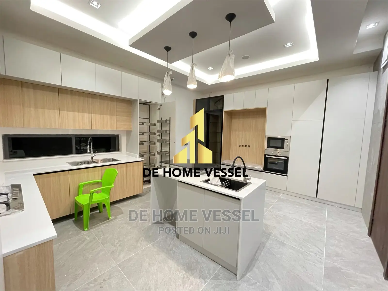 5bdrm Duplex in Chevron for Sale in Chevron