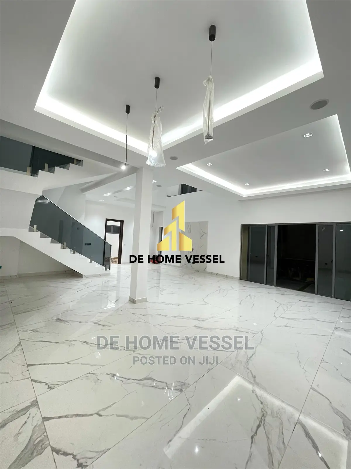 5bdrm Duplex in Chevron for Sale in Chevron