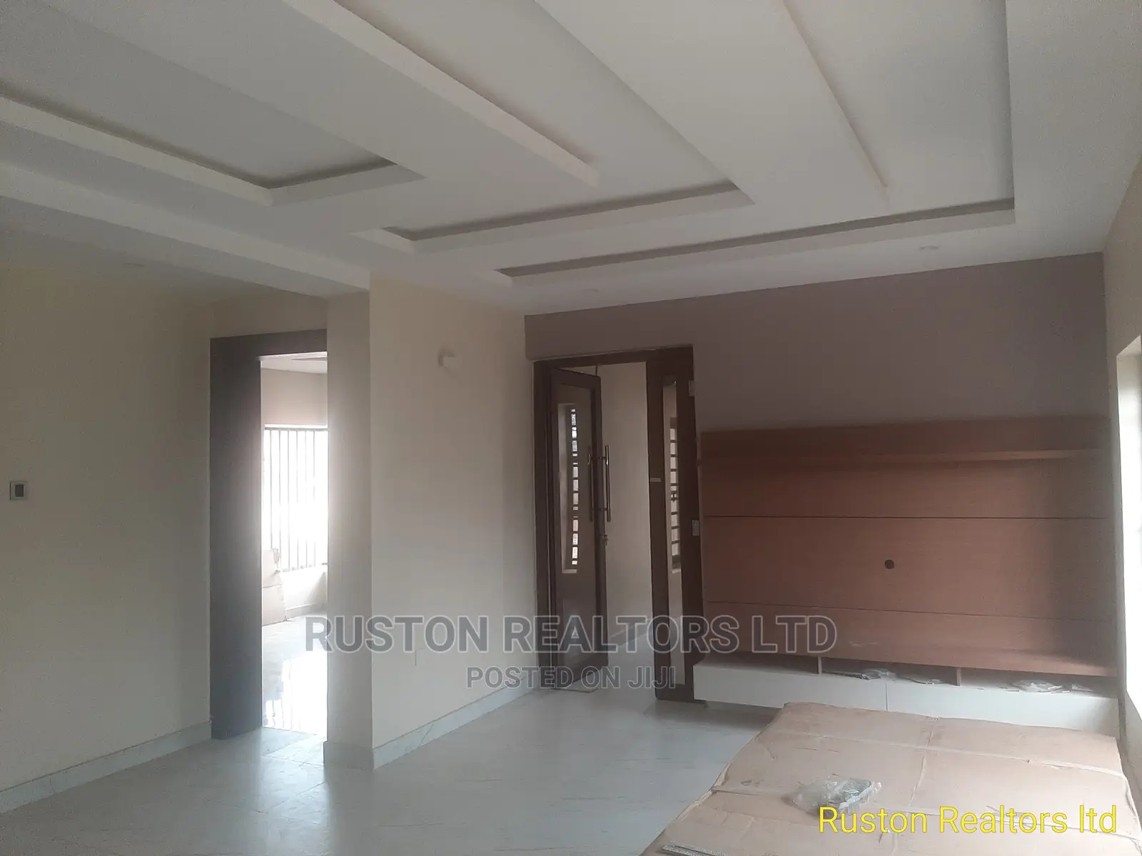 5bdrm Duplex in Jericho for sale in Jericho