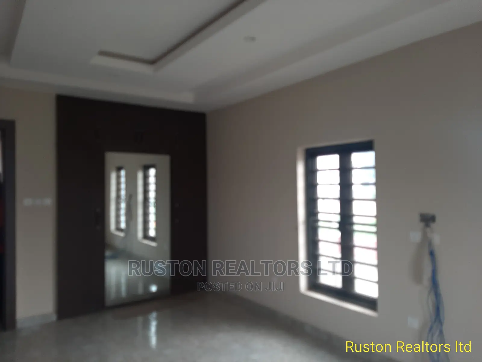 5bdrm Duplex in Jericho for sale in Jericho