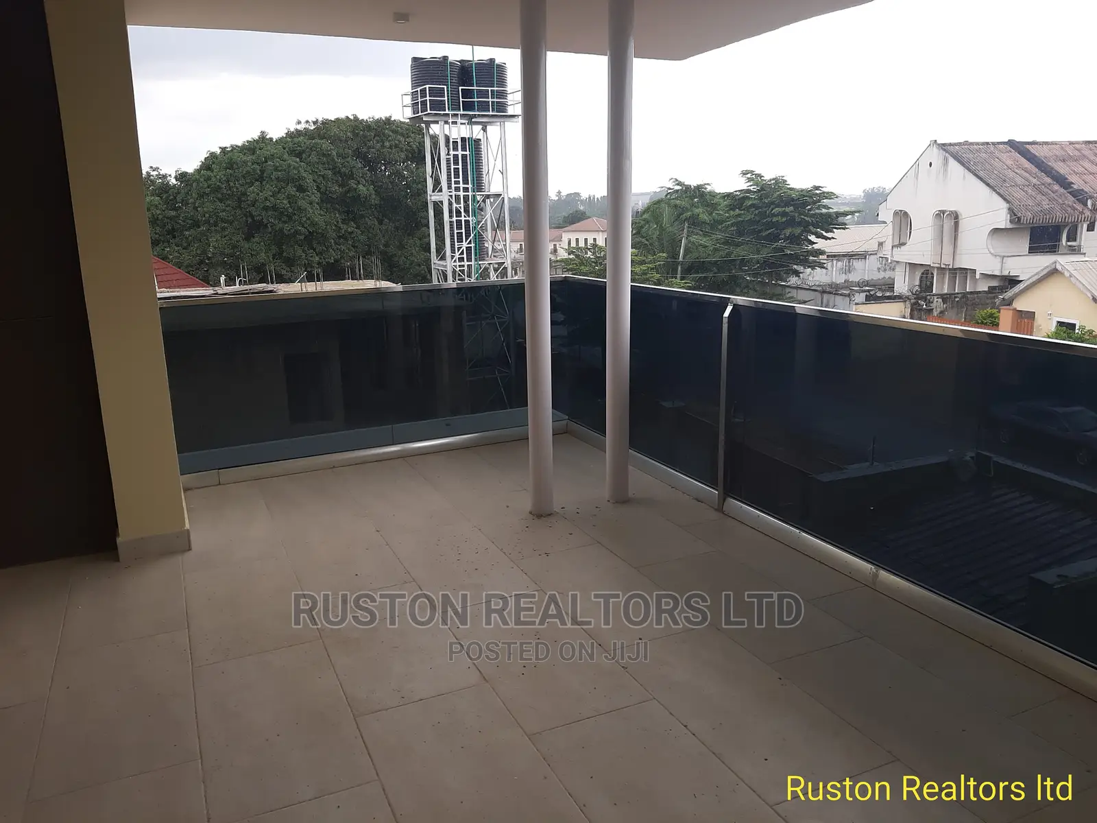 5bdrm Duplex in Jericho for sale in Jericho