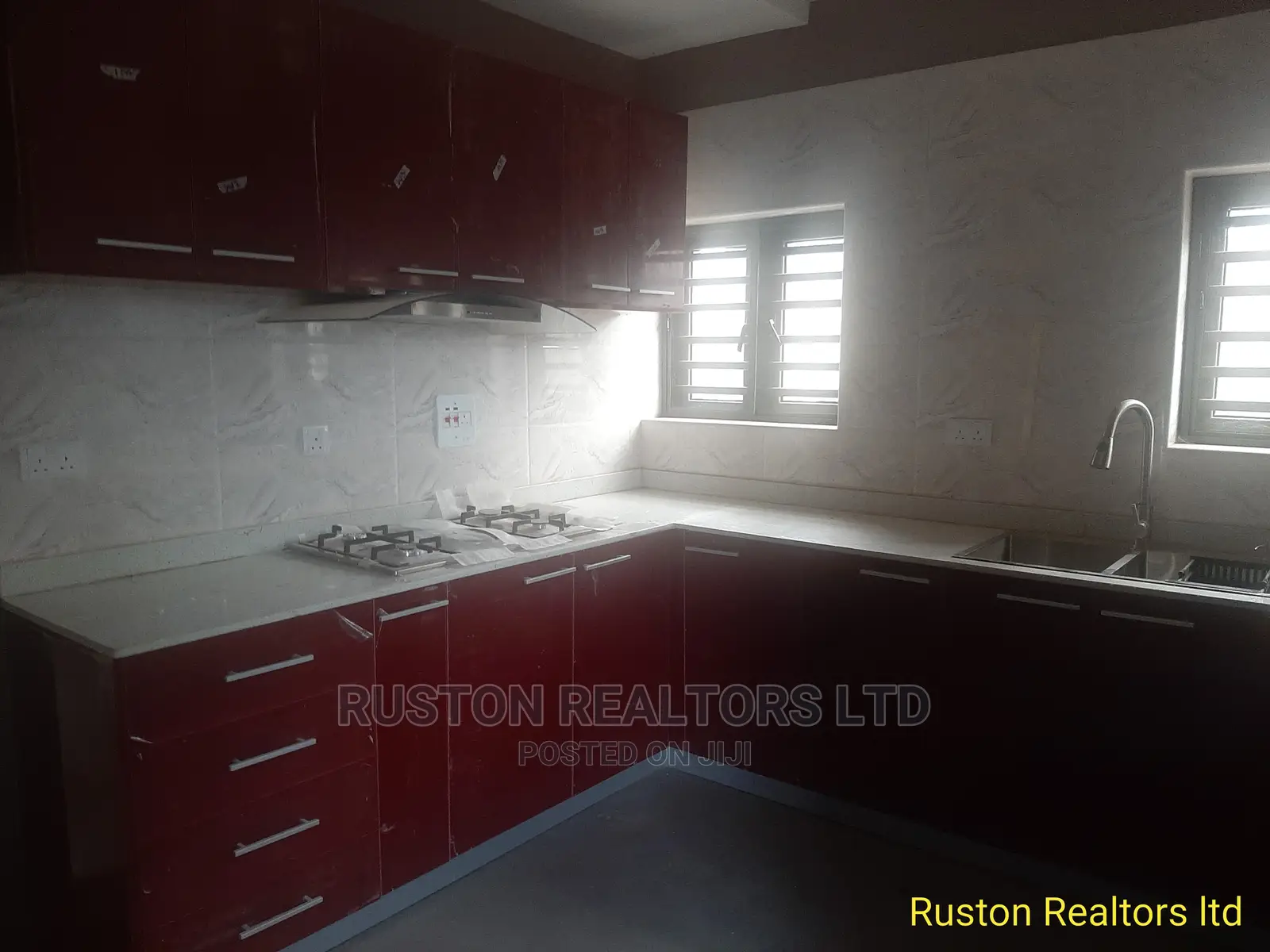 5bdrm Duplex in Jericho for sale in Jericho