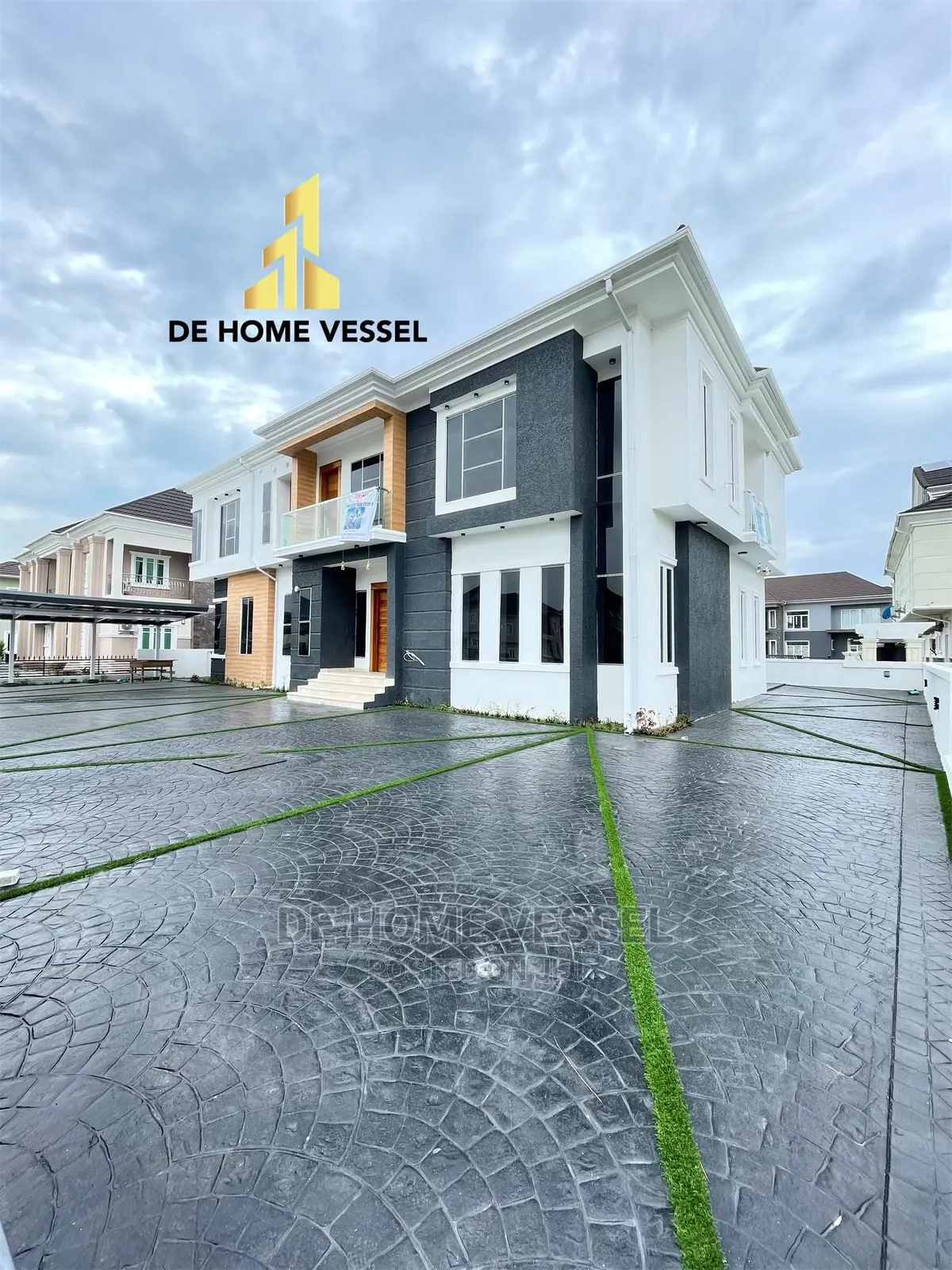 5bdrm Duplex in Ikota for Sale in Ikota