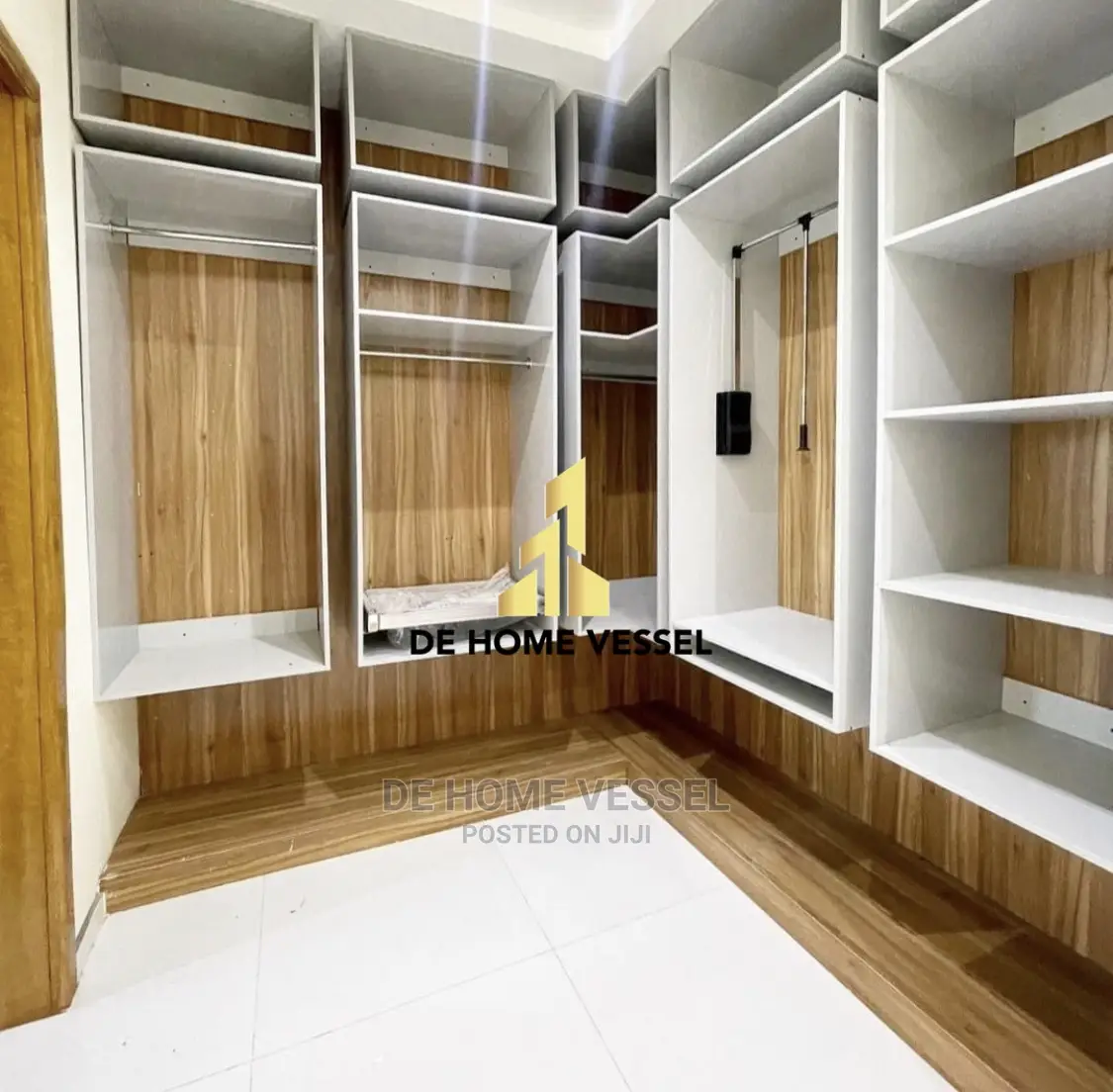 5bdrm Duplex in Ikota for Sale in Ikota