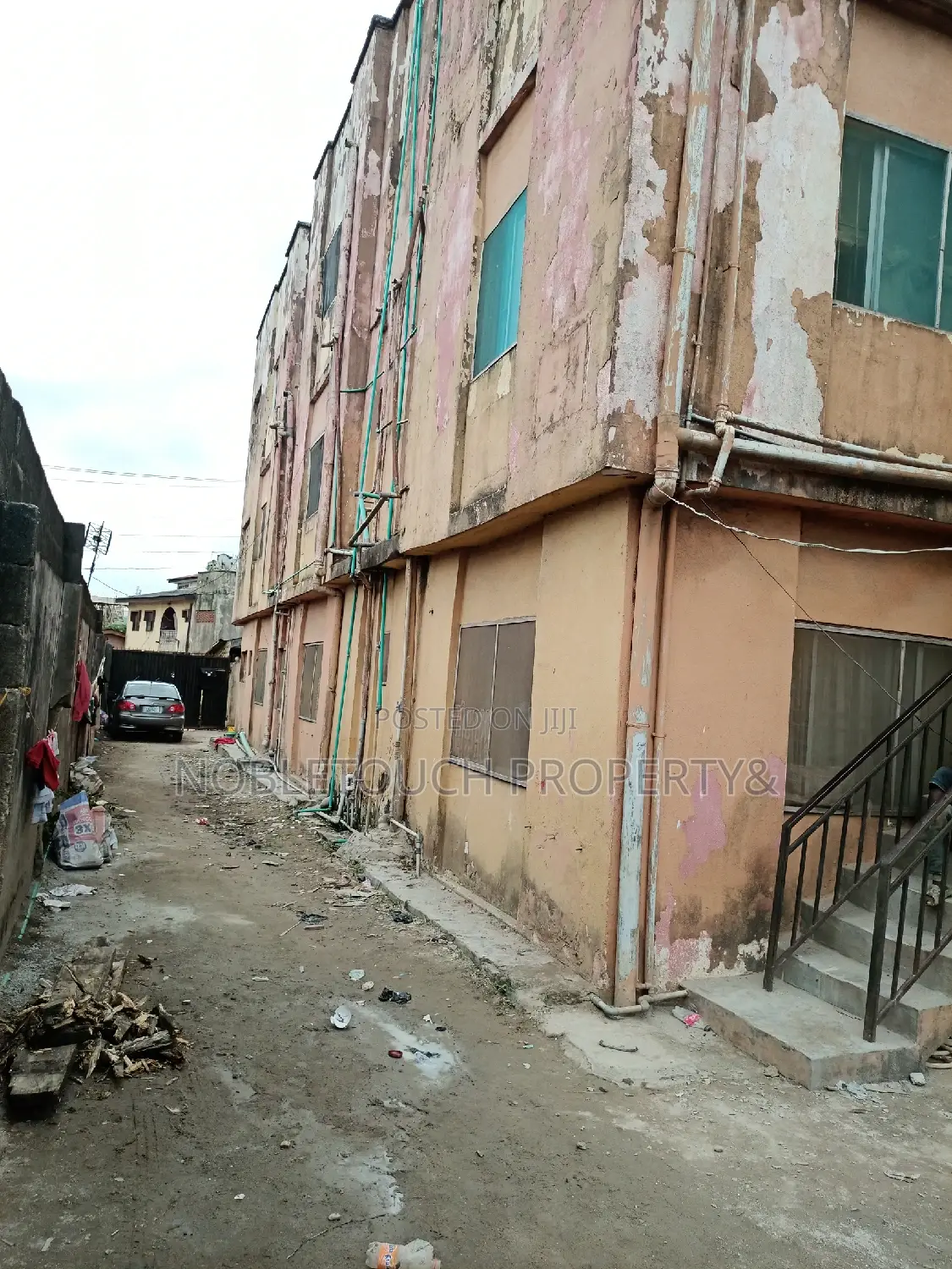 2bdrm Block of Flats in Custom Bus Stop for sale in Abaranje