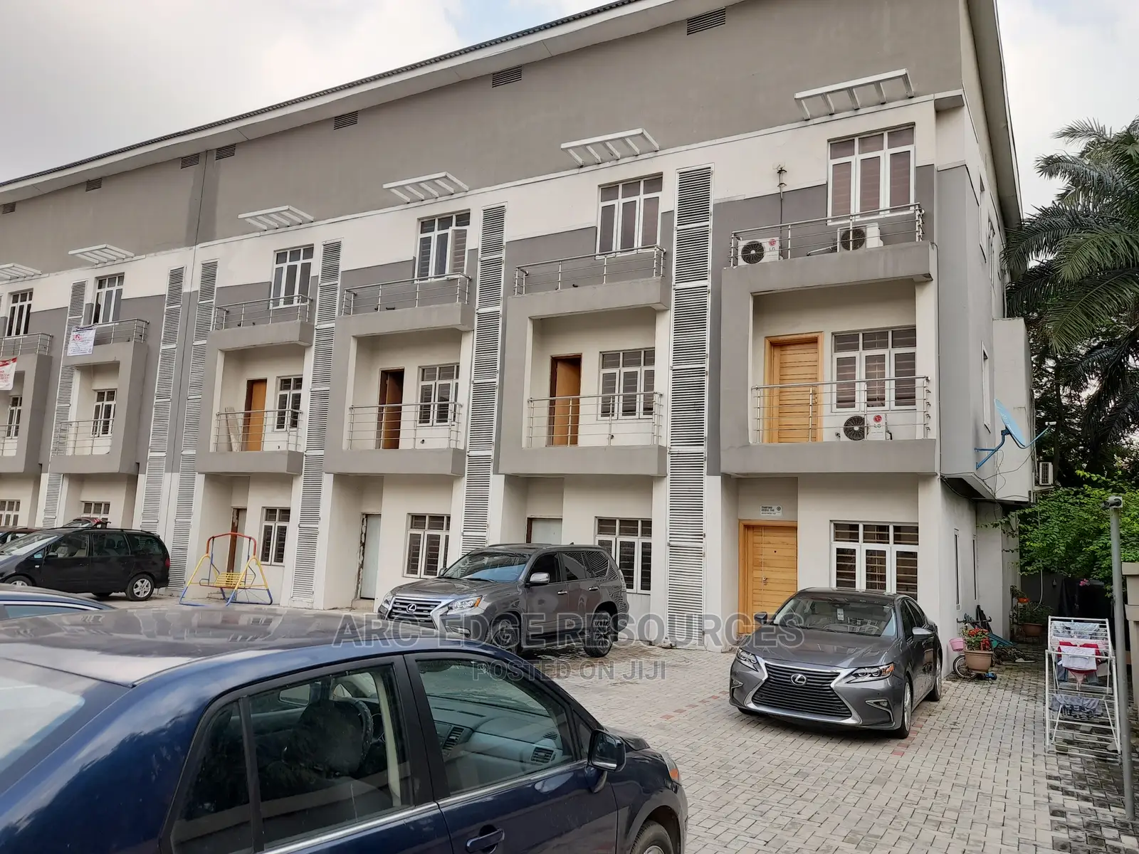 4bdrm Duplex in Mende for sale in Mende