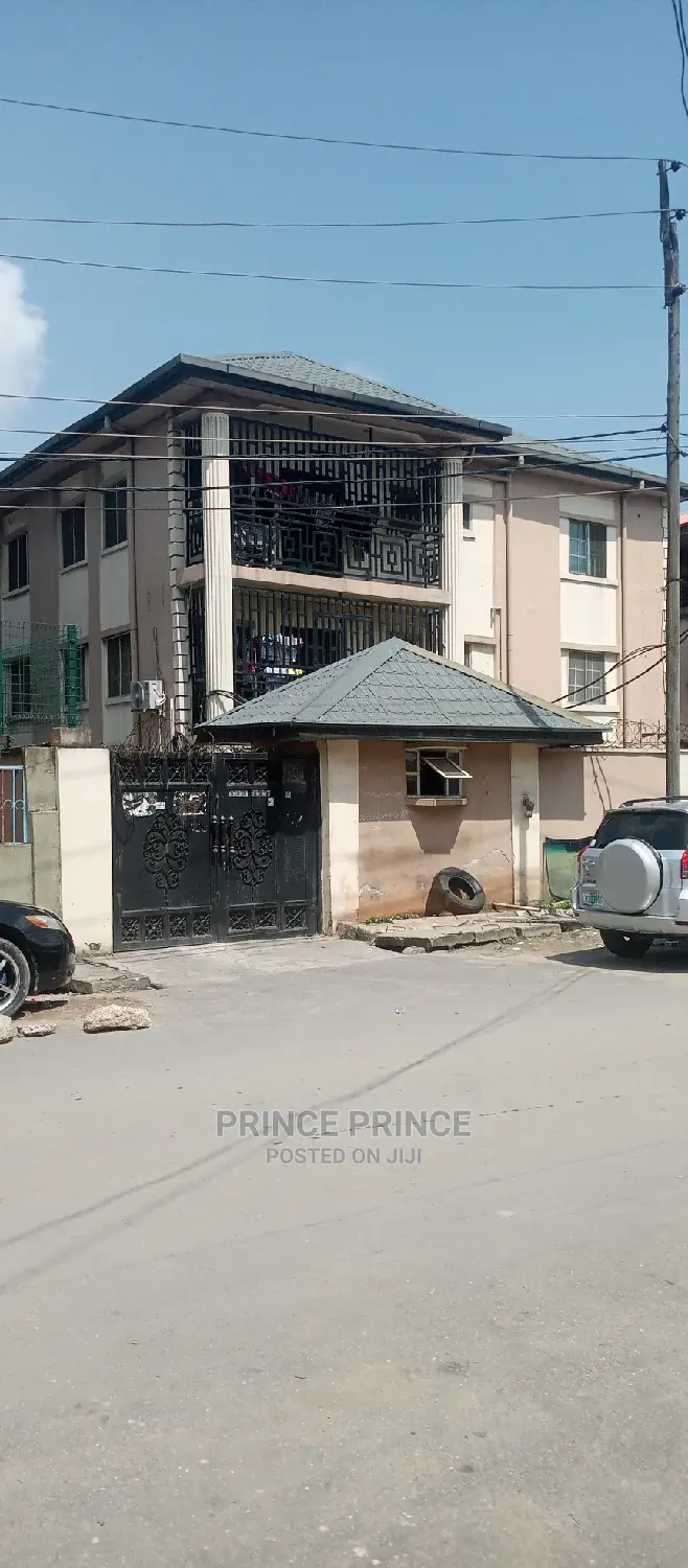 3bdrm Block of Flats in Surulere for sale in Surulere