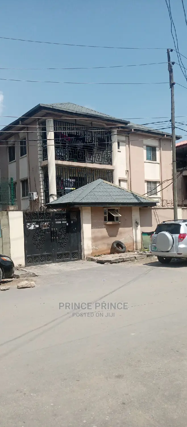 3bdrm Block of Flats in Surulere for sale in Surulere