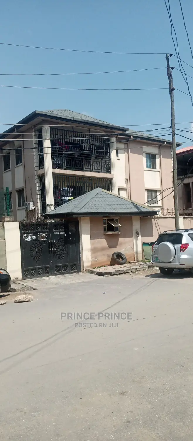 3bdrm Block of Flats in Surulere for sale in Surulere