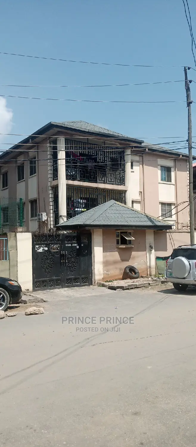3bdrm Block of Flats in Surulere for sale in Surulere
