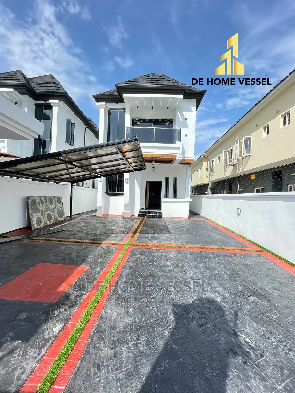 5bdrm Duplex in Ikota for Sale in Ikota
