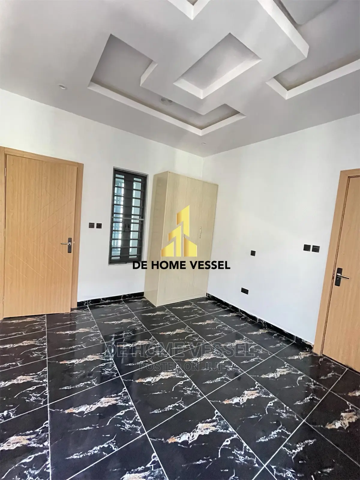 5bdrm Duplex in Ikota for Sale in Ikota