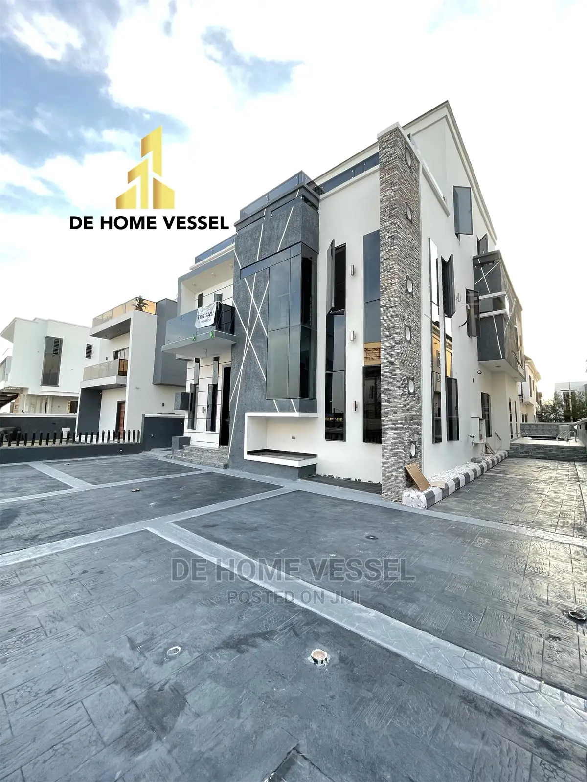 6bdrm Duplex in Ikota for Sale in Ikota