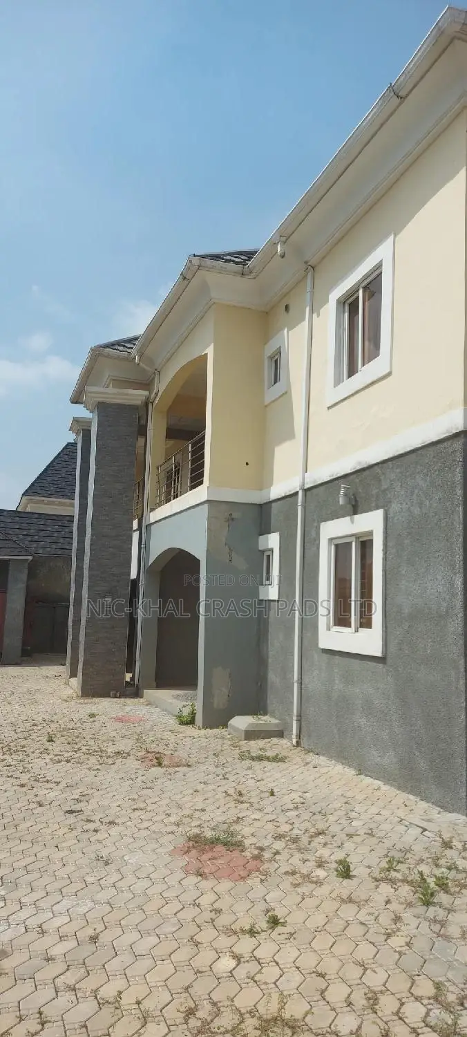 3bdrm Block of Flats in Off 69 Road, Gwarinpa for sale in Gwarinpa