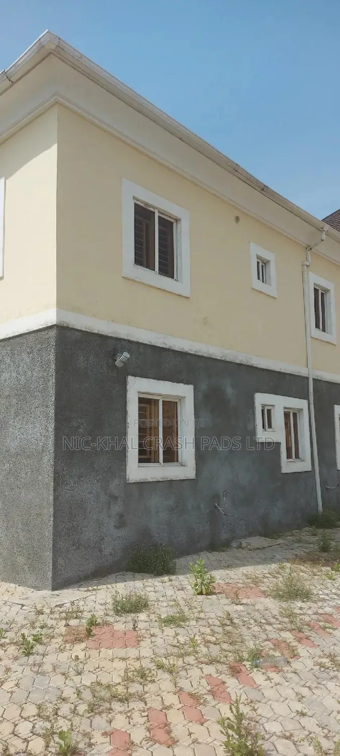 3bdrm Block of Flats in Off 69 Road, Gwarinpa for sale in Gwarinpa