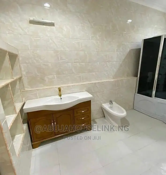3bdrm Bungalow in Efab Queens Estate for sale in Gwarinpa